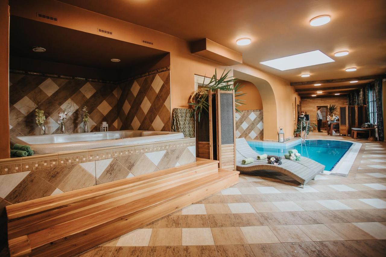Hotel Ruze Cesky Krumlov Ngoại thất bức ảnh Spa center