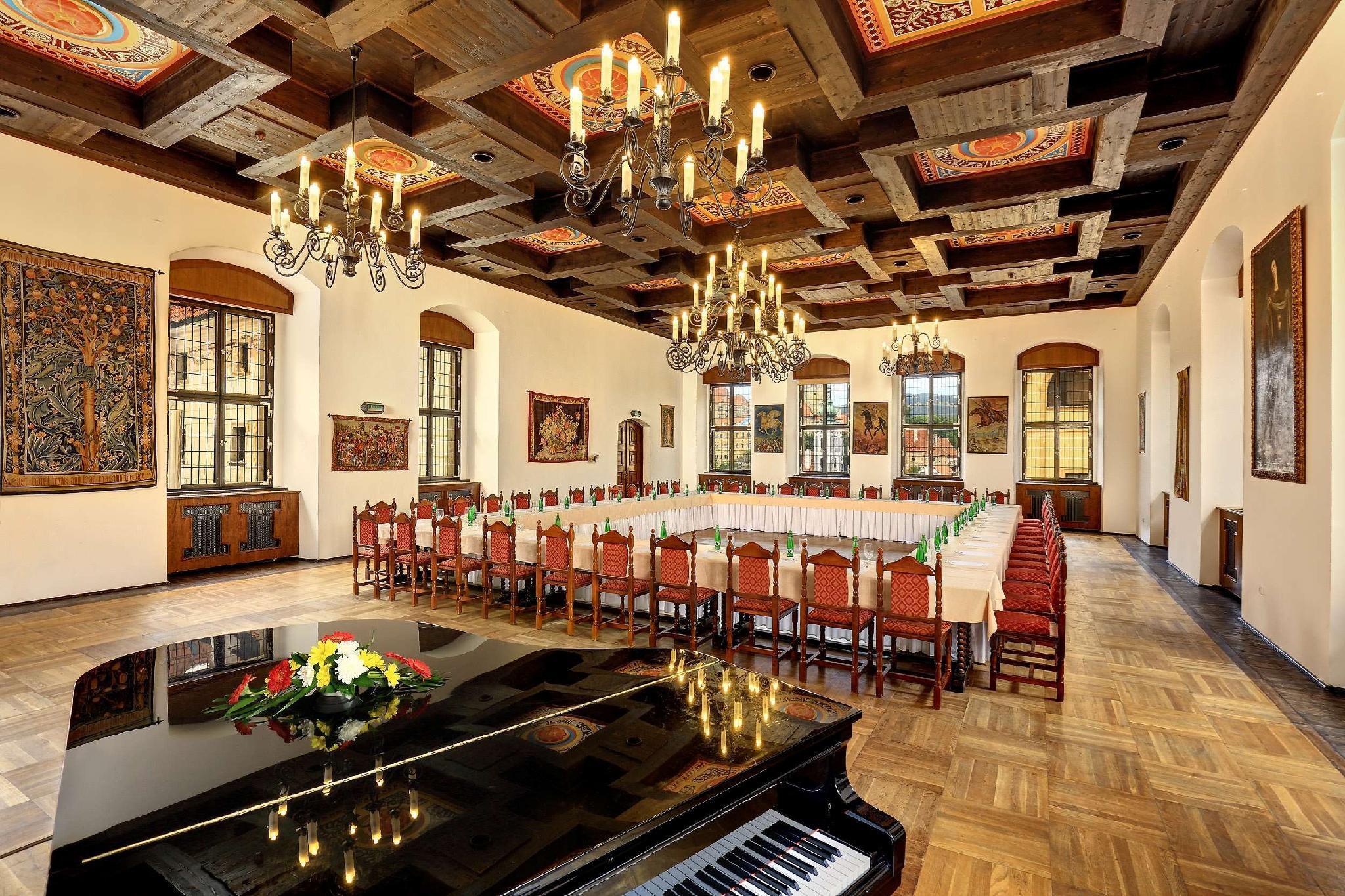 Hotel Ruze Cesky Krumlov Ngoại thất bức ảnh The ballroom at the San Diego History Center