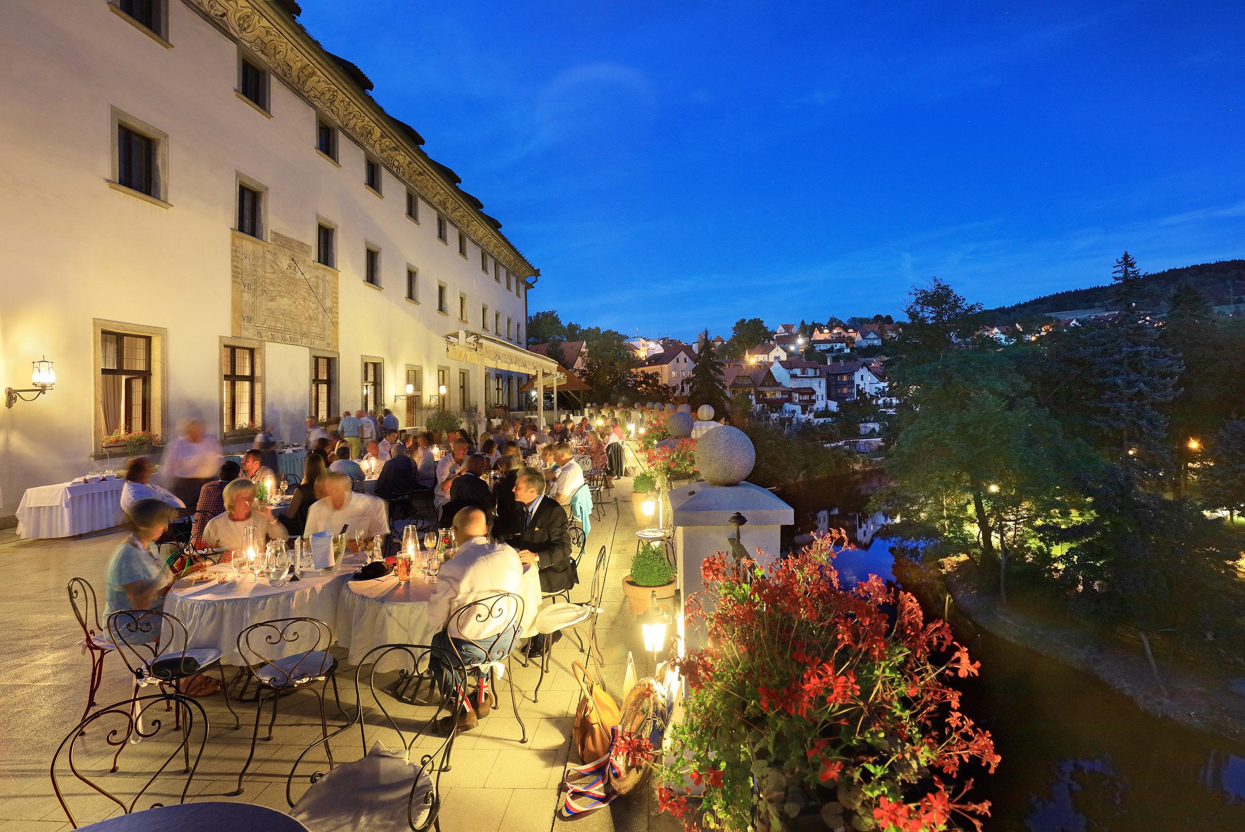Hotel Ruze Cesky Krumlov Ngoại thất bức ảnh The terrace of the restaurant
