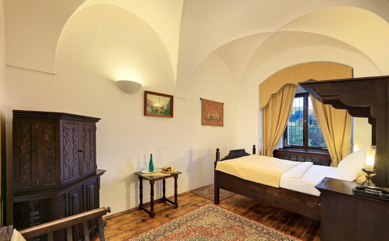 Hotel Ruze Cesky Krumlov Ngoại thất bức ảnh The room of the castle where the treaty was signed