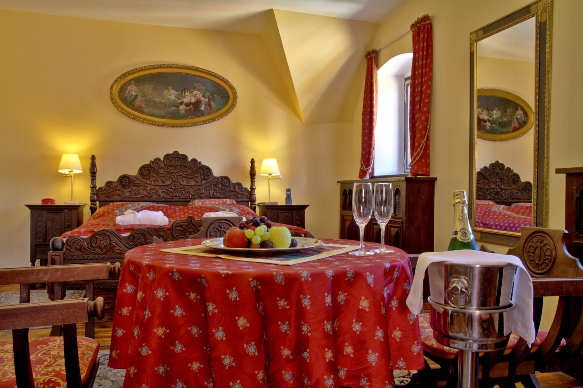Hotel Ruze Cesky Krumlov Ngoại thất bức ảnh A room at the hotel