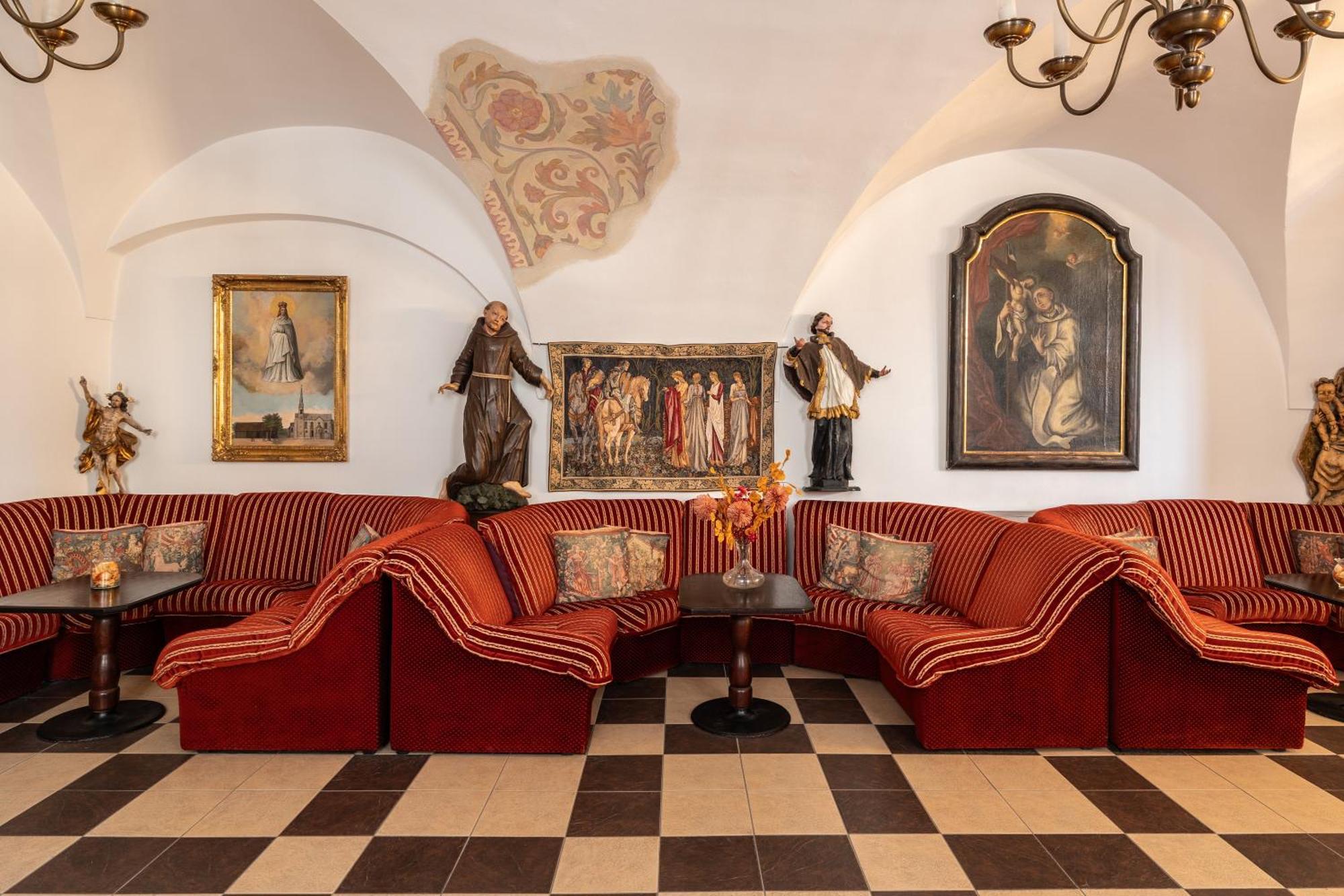 Hotel Ruze Cesky Krumlov Ngoại thất bức ảnh The interior of the monastery