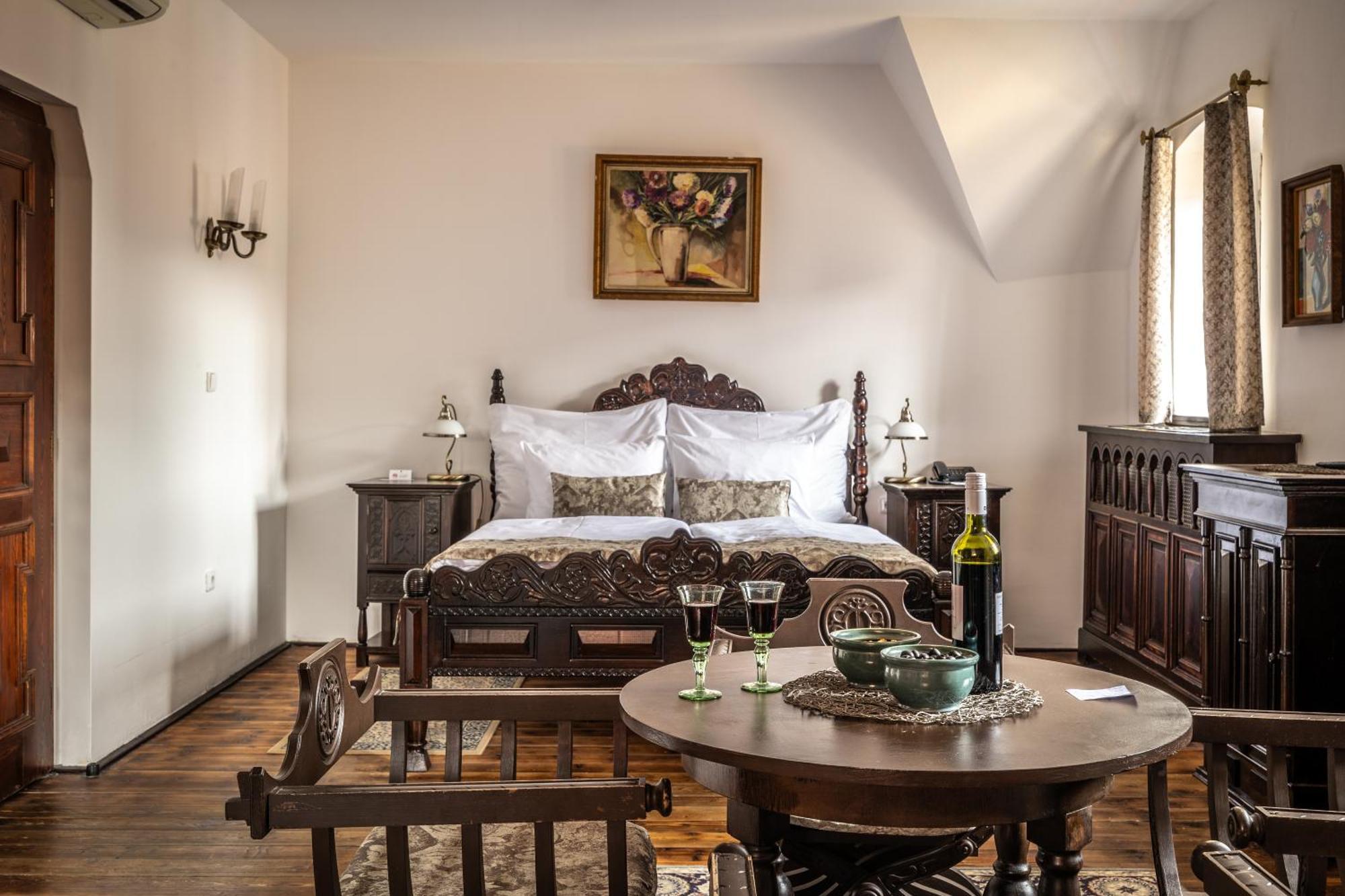 Hotel Ruze Cesky Krumlov Ngoại thất bức ảnh A room at the hotel