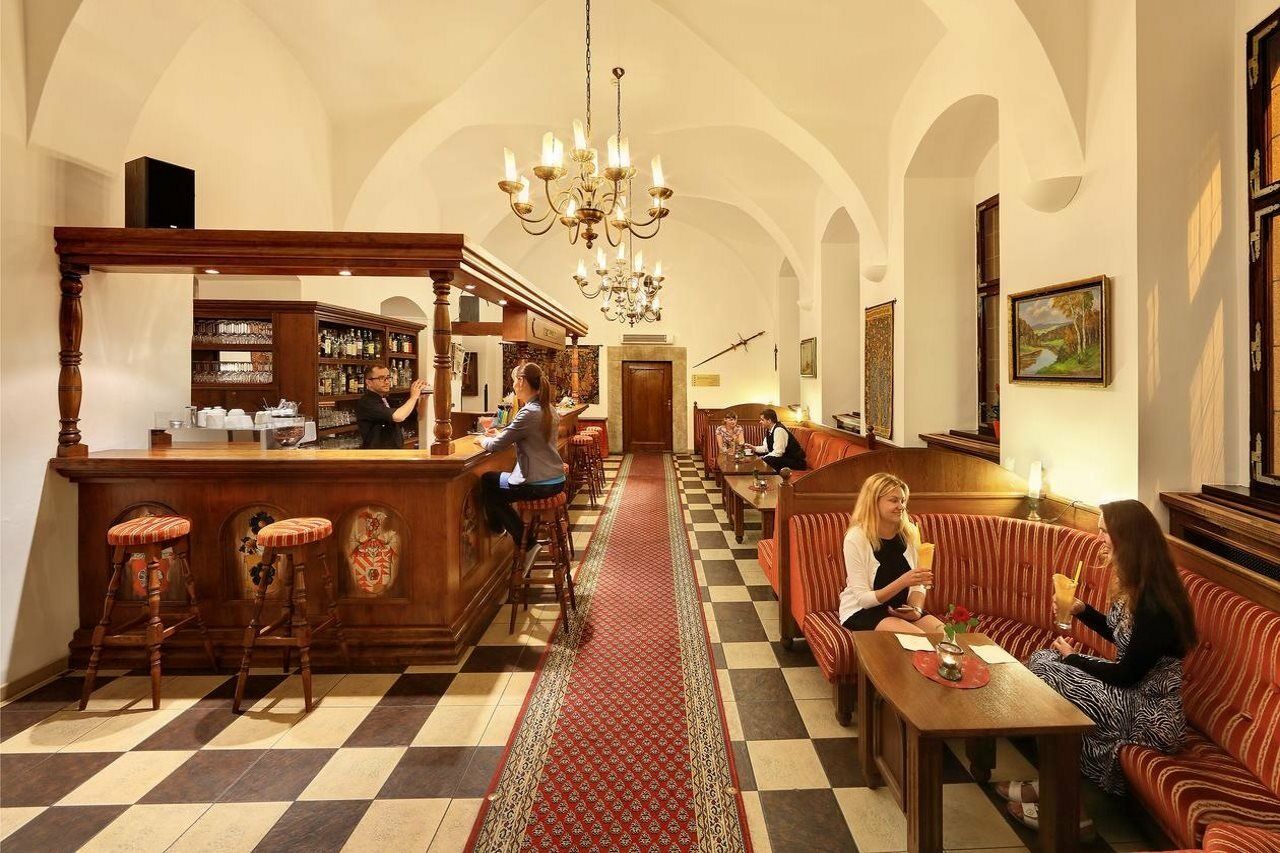 Hotel Ruze Cesky Krumlov Ngoại thất bức ảnh The interior of the restaurant